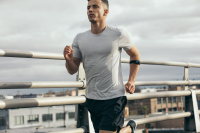Wahoo TICKR Fit Optical Herzfrequenz-Armband.